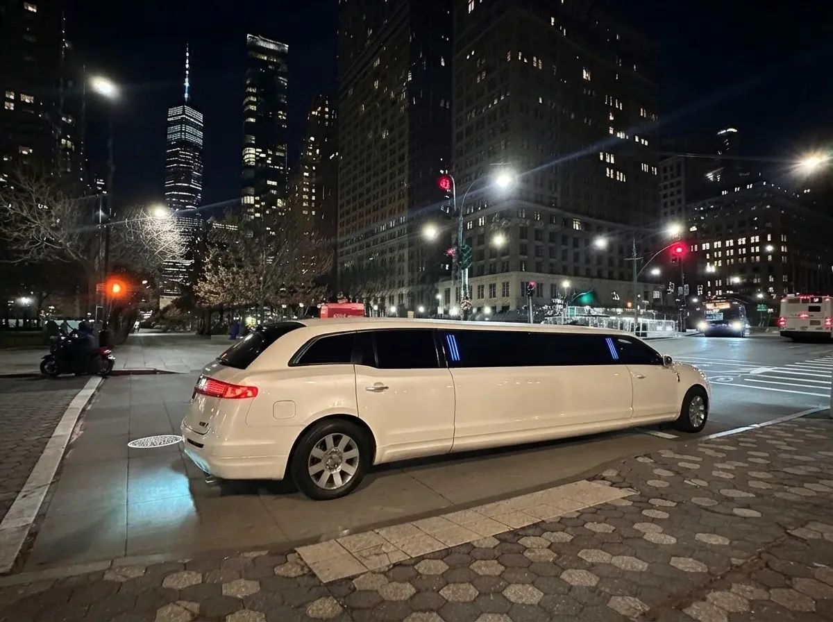 Lincoln MKT Limousine finished in white, take 6