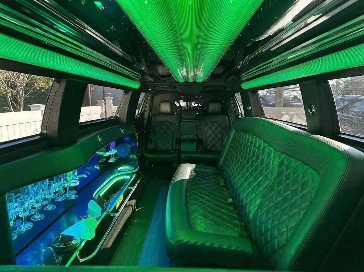 Lincoln MKT Limousine finished in white, take 4