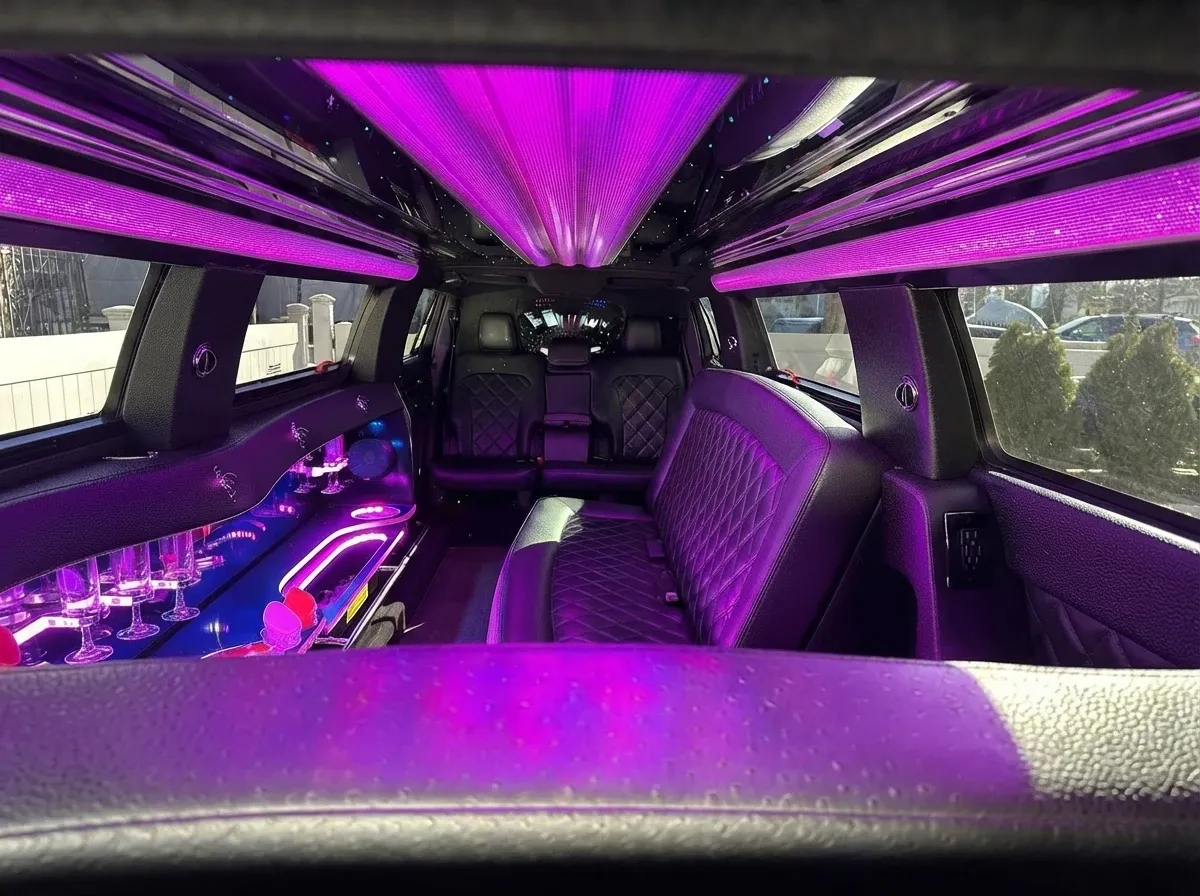 Lincoln MKT Limousine finished in white, take 2