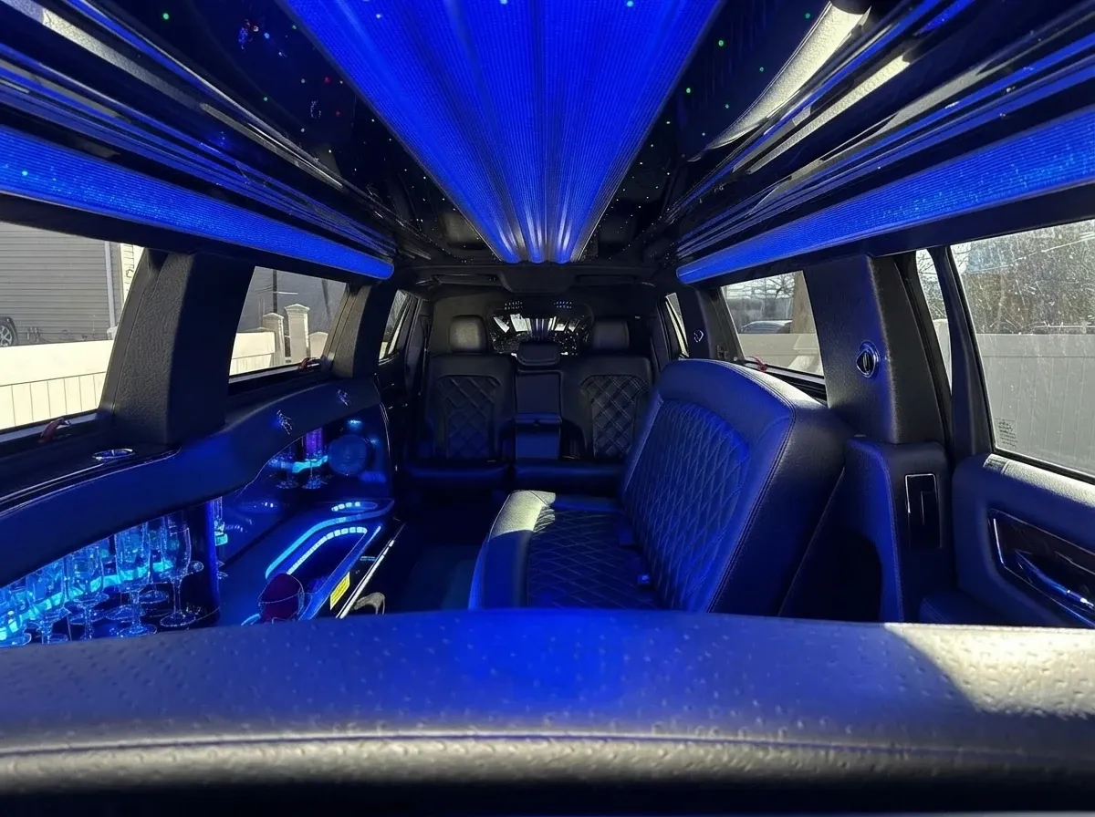 Lincoln MKT Limousine finished in white, take 5
