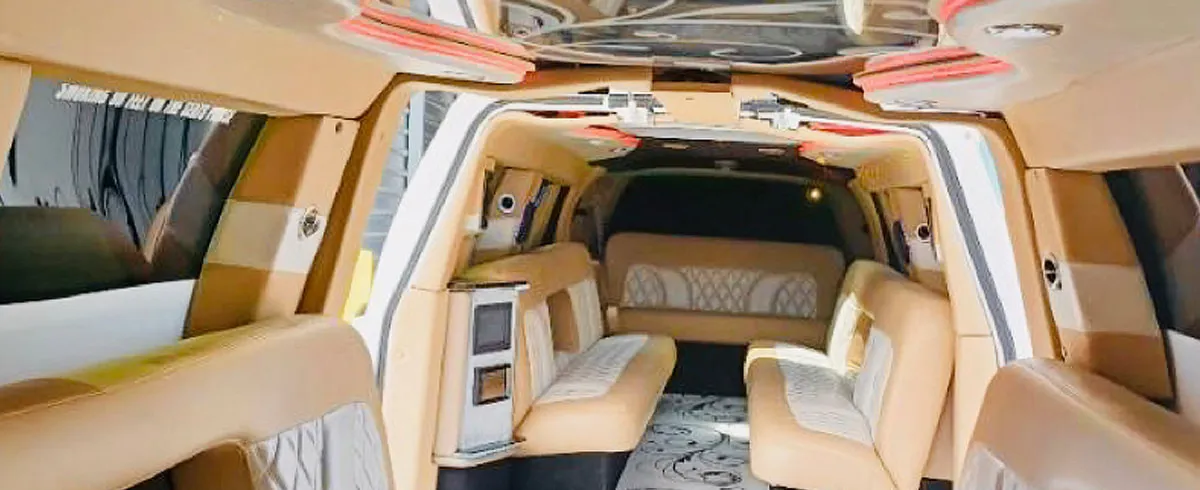 18 Passenger Lincoln Navigator interior for wedding car rental