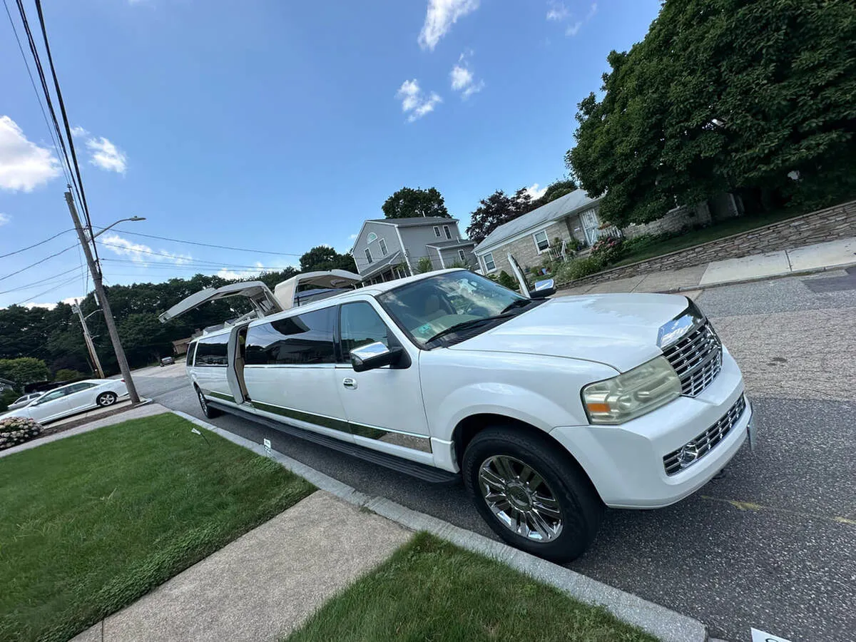 White 18 Passenger Lincoln Navigator exterior for wedding car rental
