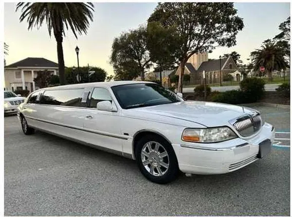 White Lincoln Town Car Limousine Lincoln Town Car Limousine finished in white, bookable now