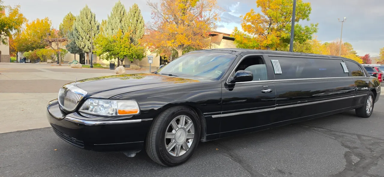 Lincoln Town Car Limousine finished in black, take 2