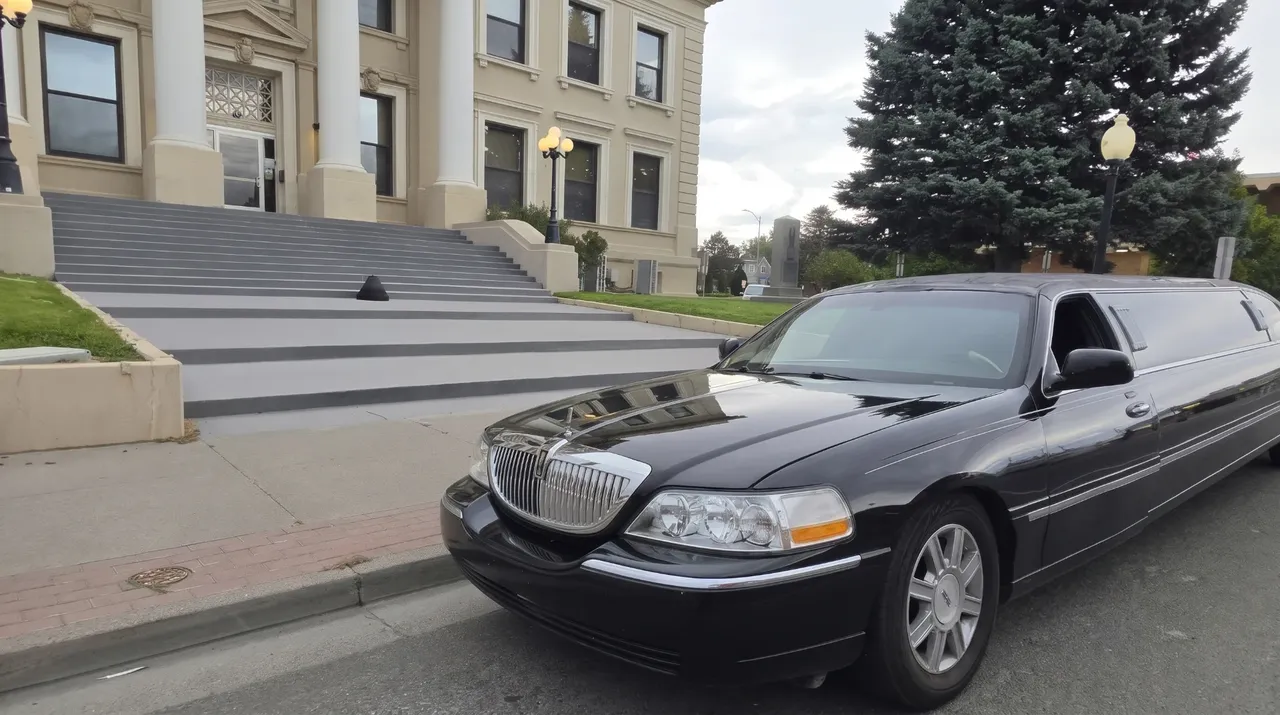 Lincoln Town Car Limousine finished in black, take 6