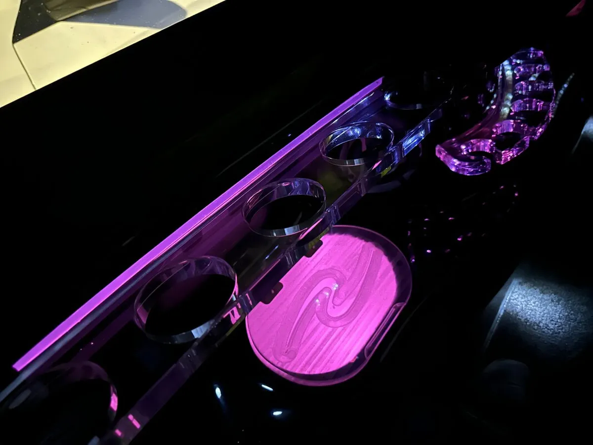 White Lincoln Town CAR Limousine #5, photo 5 for wedding limo rental White Lincoln Town CAR Limousine #5, photo 5 for wedding limo rental