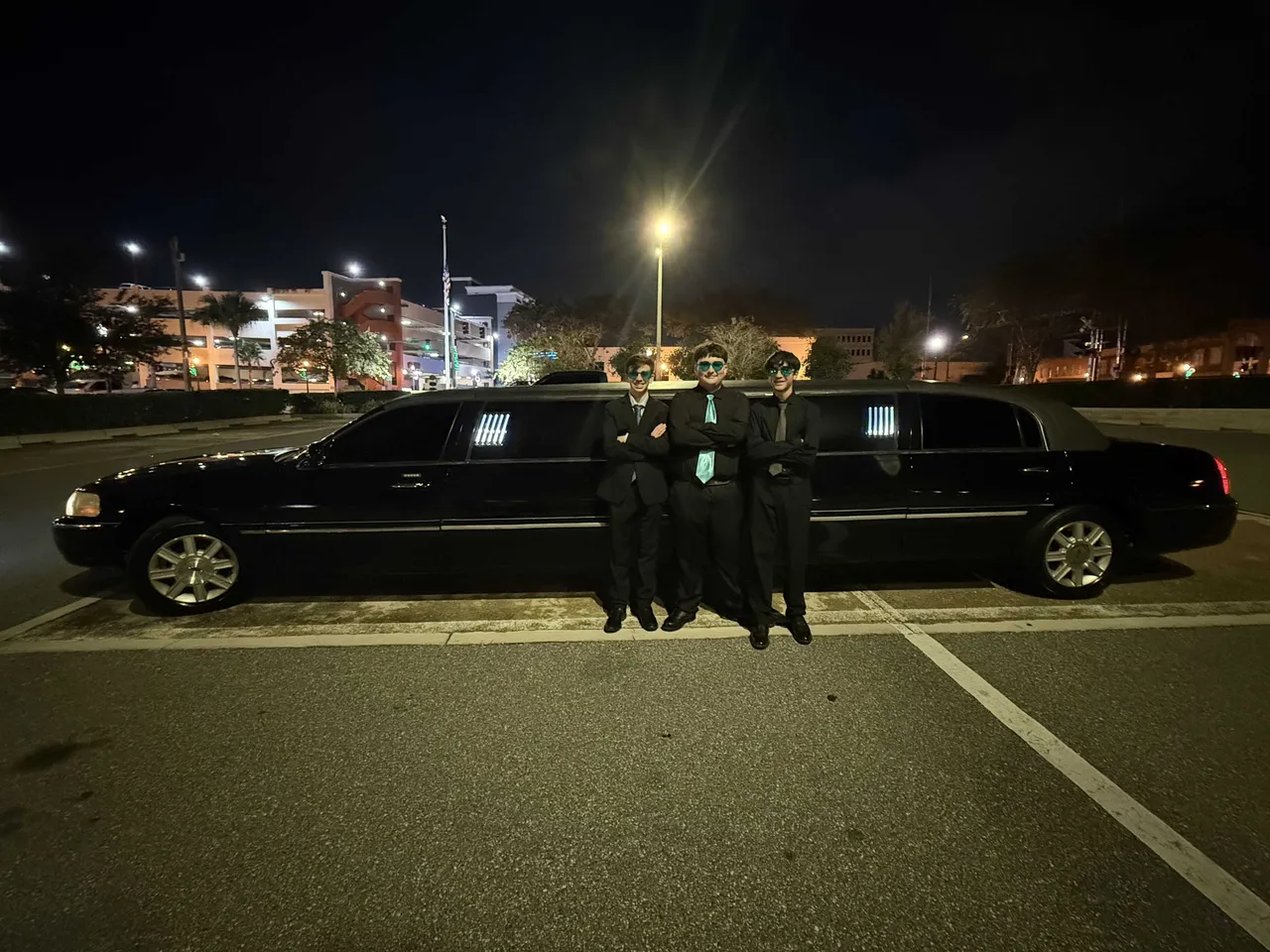 Lincoln Town Car Stretch Limousine Black Lincoln Town Car Stretch Limousine for wedding car rental
