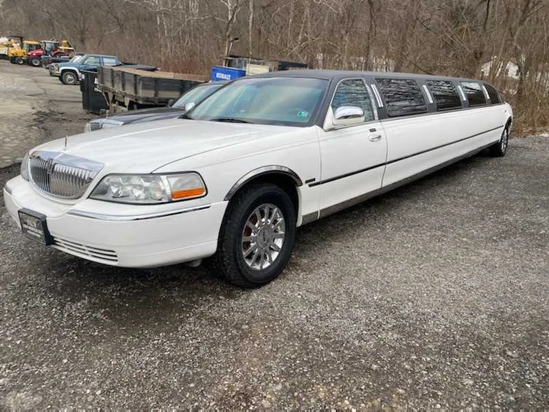 White Lincoln Town Car with tinted windows for wedding car rental