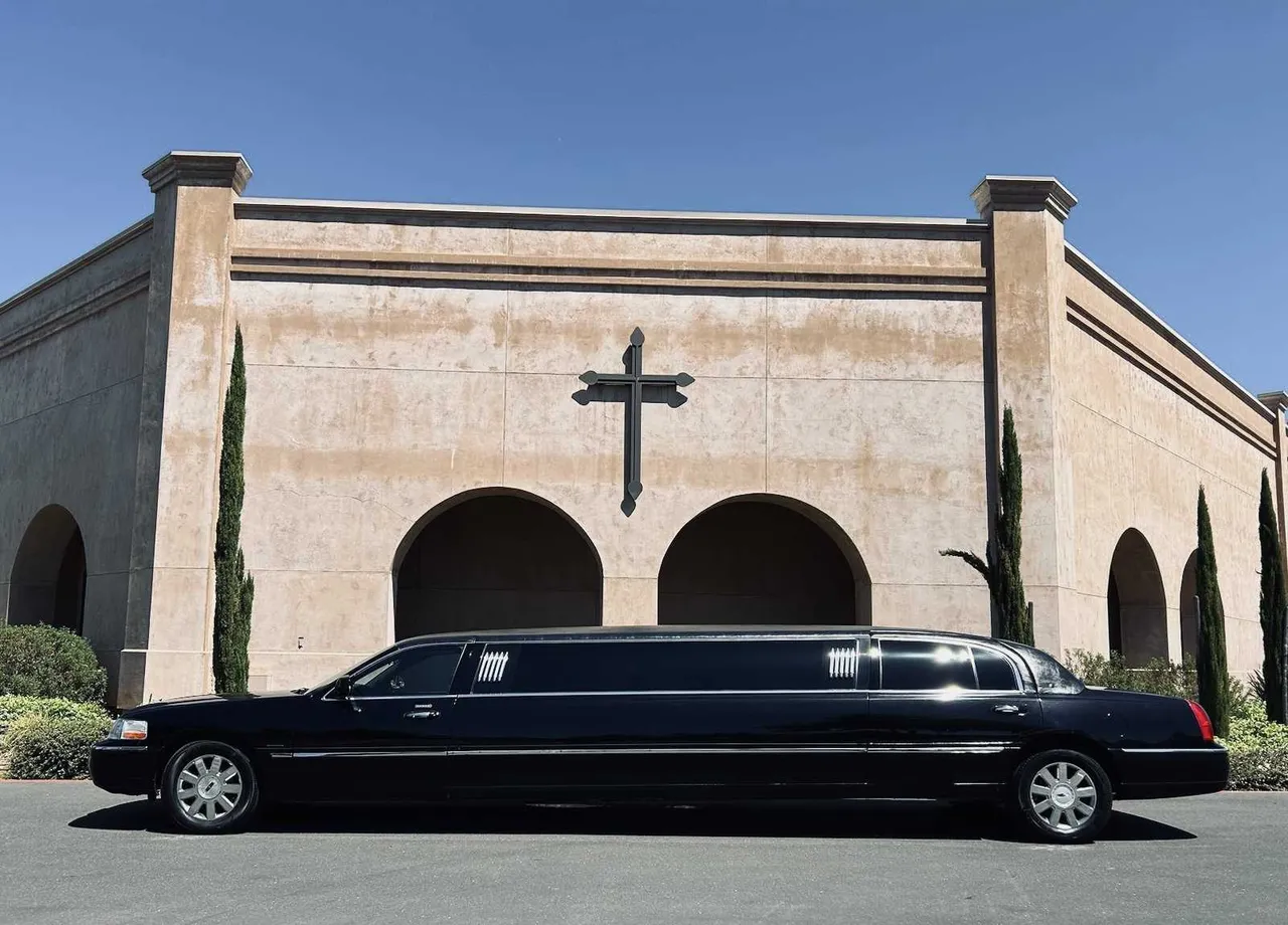 Lincoln Town Car Limousine Black Lincoln Town Car Limousine with tinted windows for wedding car rental
