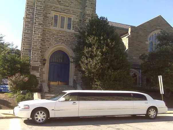 Lincoln Town Car Limousine White Lincoln Town Car Limousine for wedding car rental
