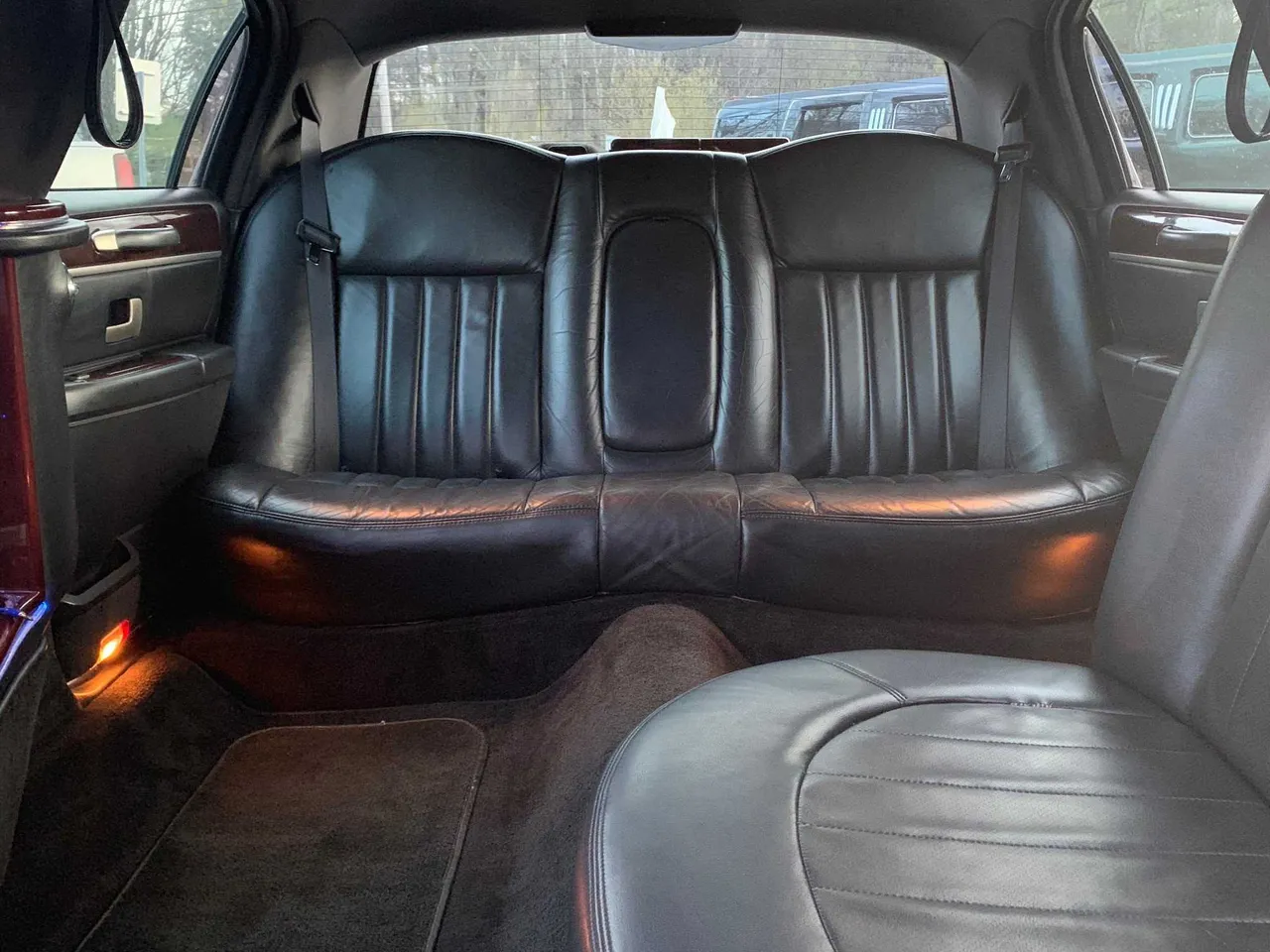 Lincoln Town Car Limousine - Marilyn Monroe interior for wedding car rental