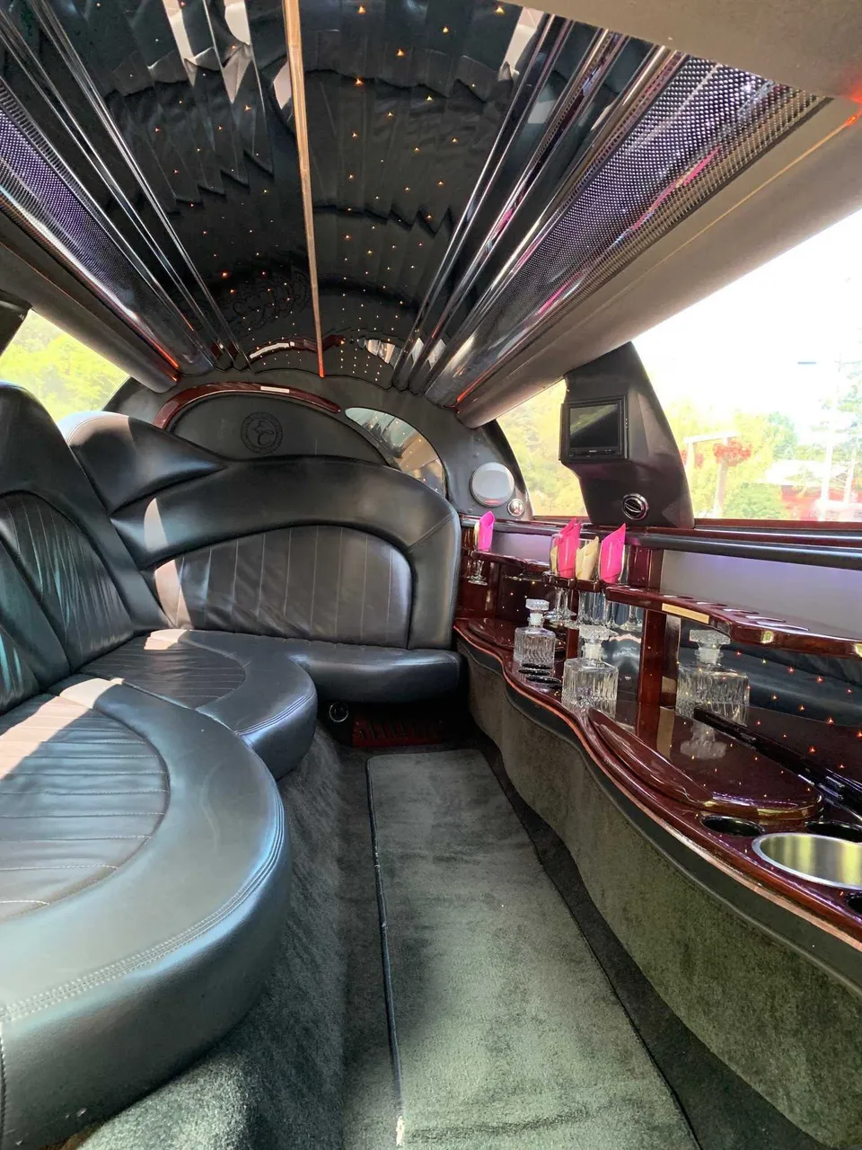 Lincoln Town Car Limousine - Marilyn Monroe interior with perimeter lounge seating, starlight or fiber-optic ceiling and mirrored ceiling for wedding car rental