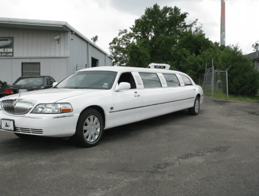 Lincoln Town Car Limousine White Lincoln Town Car Limousine for wedding car rental