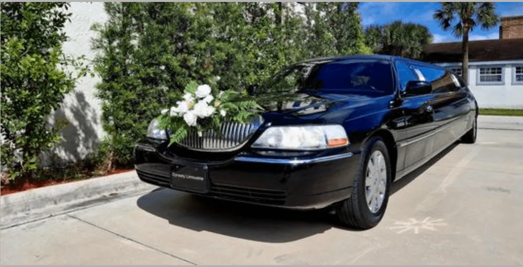 Lincoln Town Car Stretch Limousine Black Lincoln Town Car Stretch Limousine with tinted windows for wedding car rental
