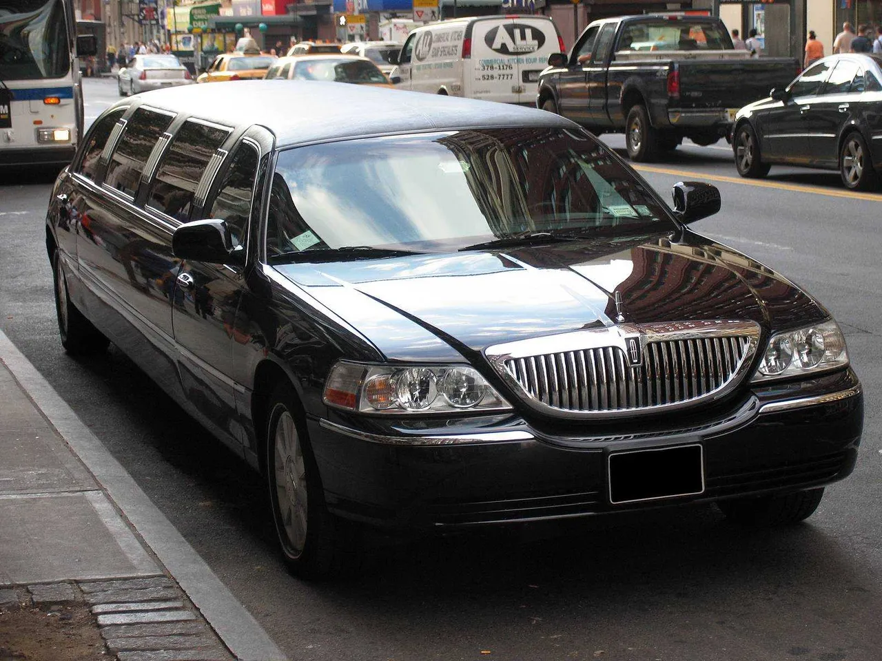 Lincoln Town Car Stretch Limousine (Black) with tinted windows for wedding car rental
