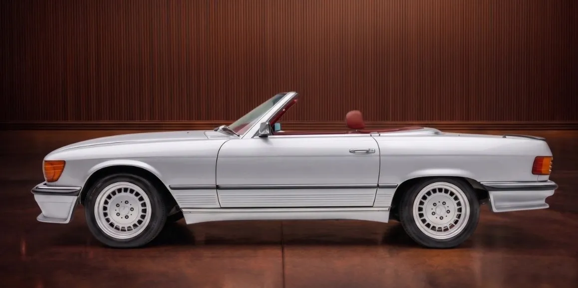 Silver Mercedes Benz 450 SL, photo 2 for wedding car rental in Massachusetts