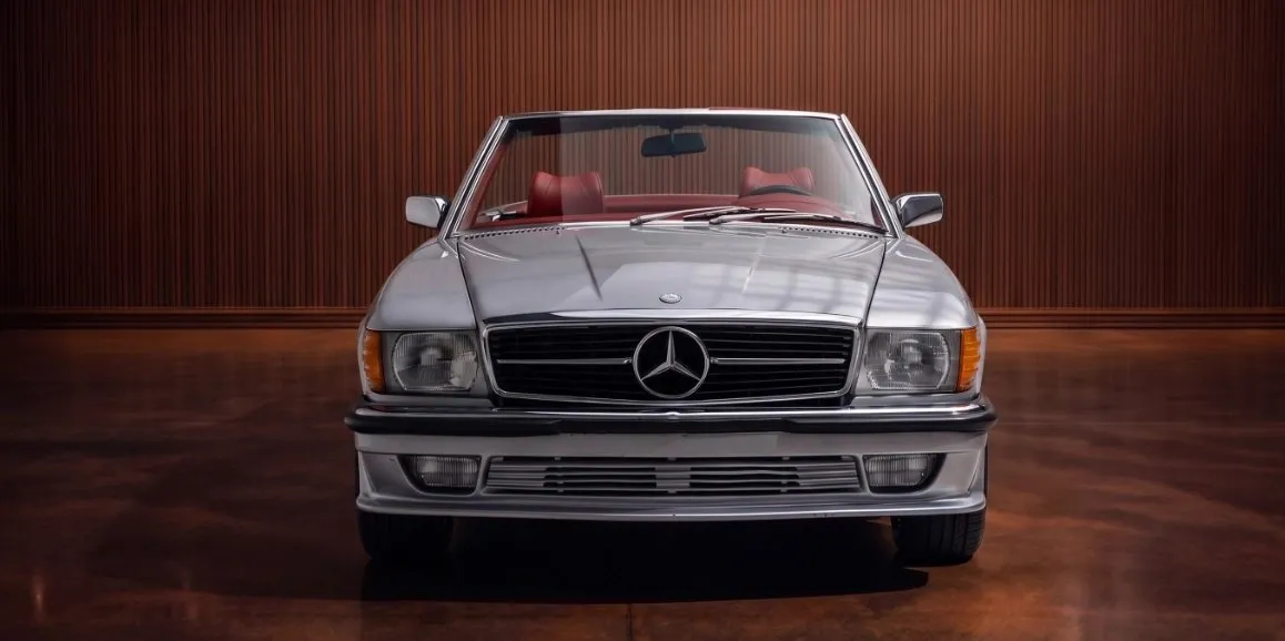Silver Mercedes Benz 450 SL, photo 3 for wedding car rental in Massachusetts