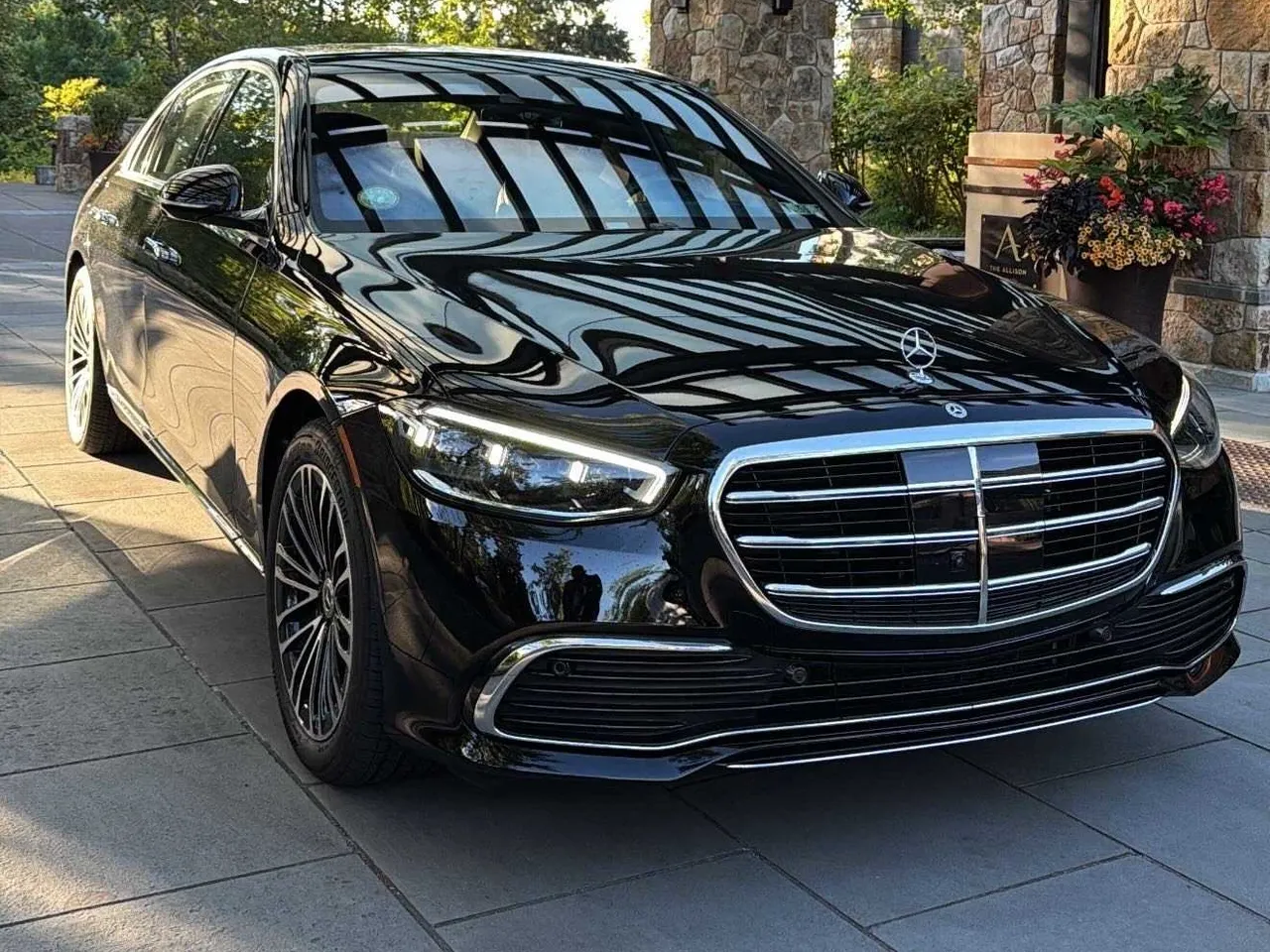 Mercedes-Benz S-Class finished in black, take 2