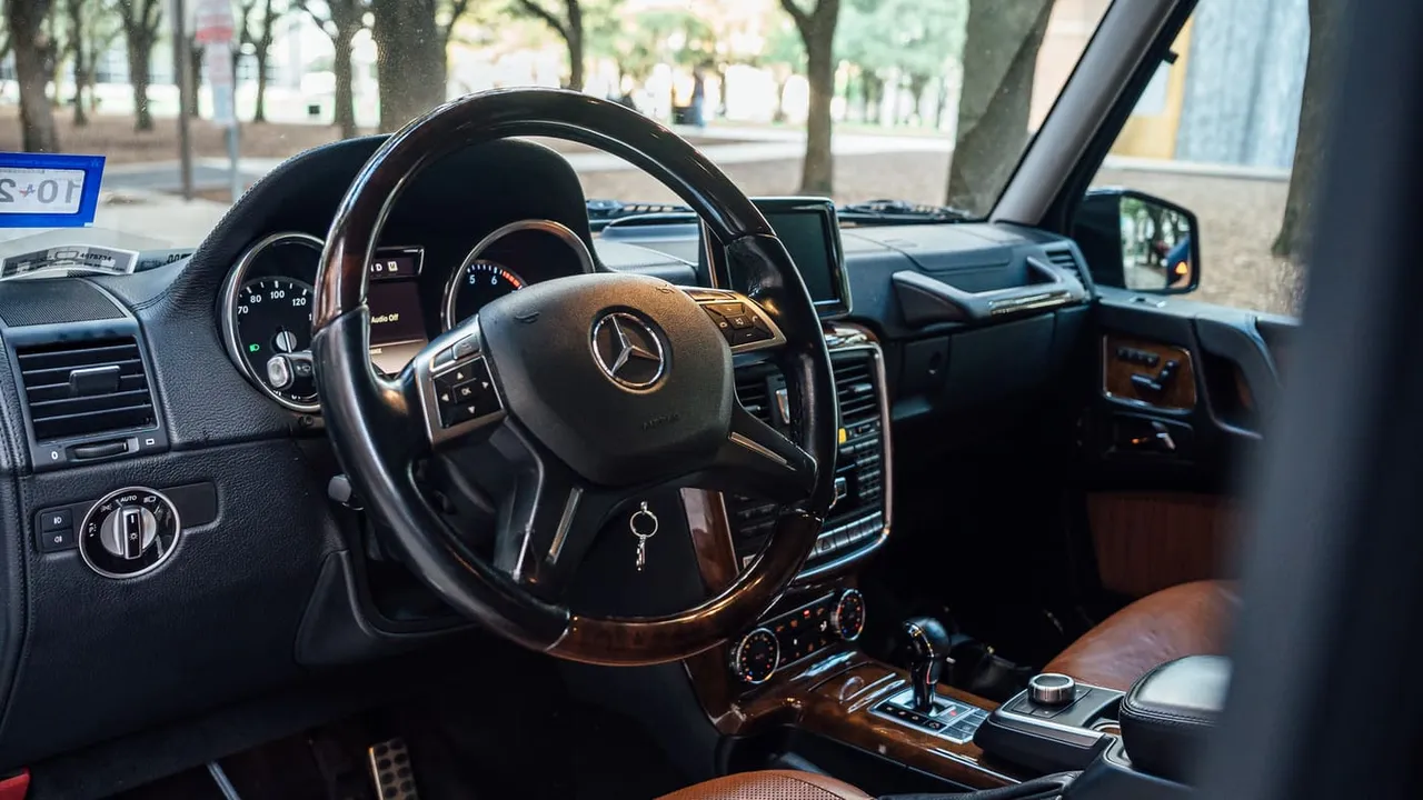Mercedes G 550 finished in black, take 5 Mercedes G 550 finished in black, take 5