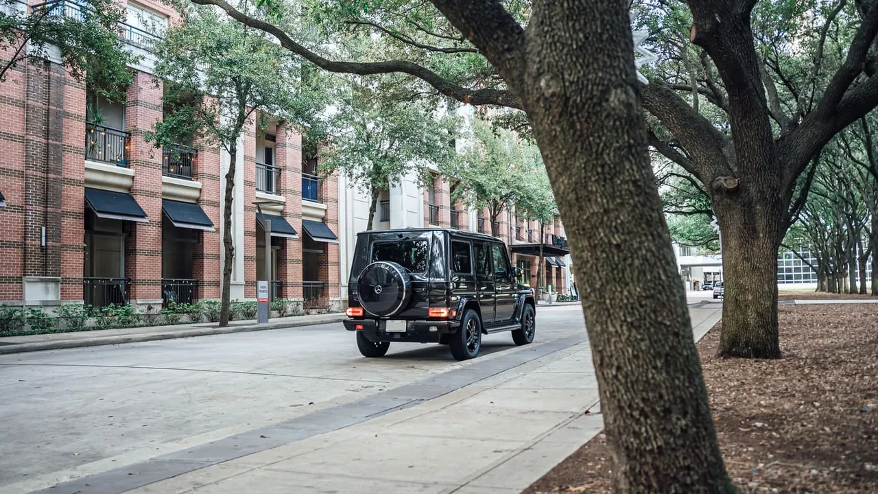 Mercedes G 550 finished in black, take 6 Mercedes G 550 finished in black, take 6