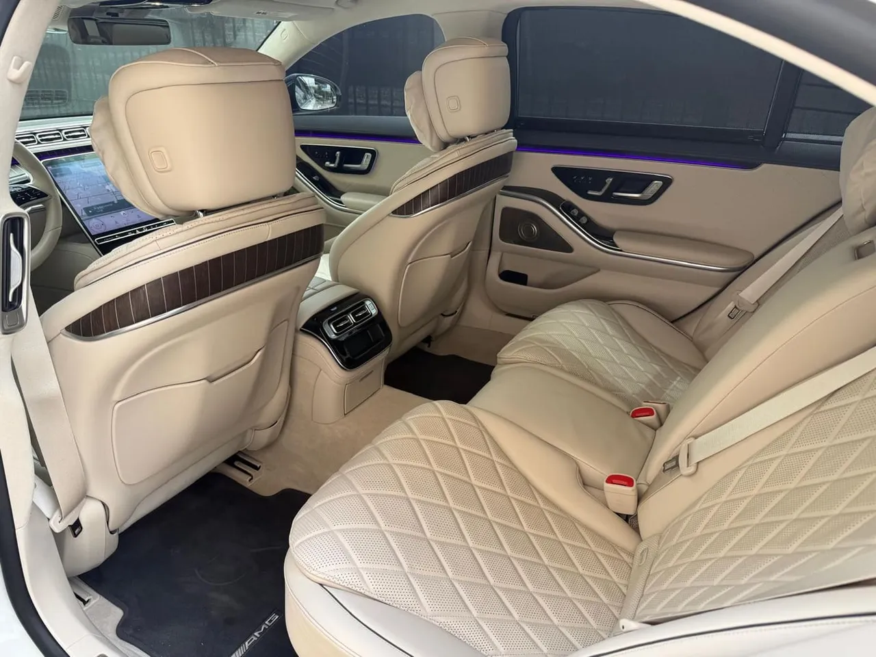Mercedes S 580 finished in white, take 11 Mercedes S 580 finished in white, take 11