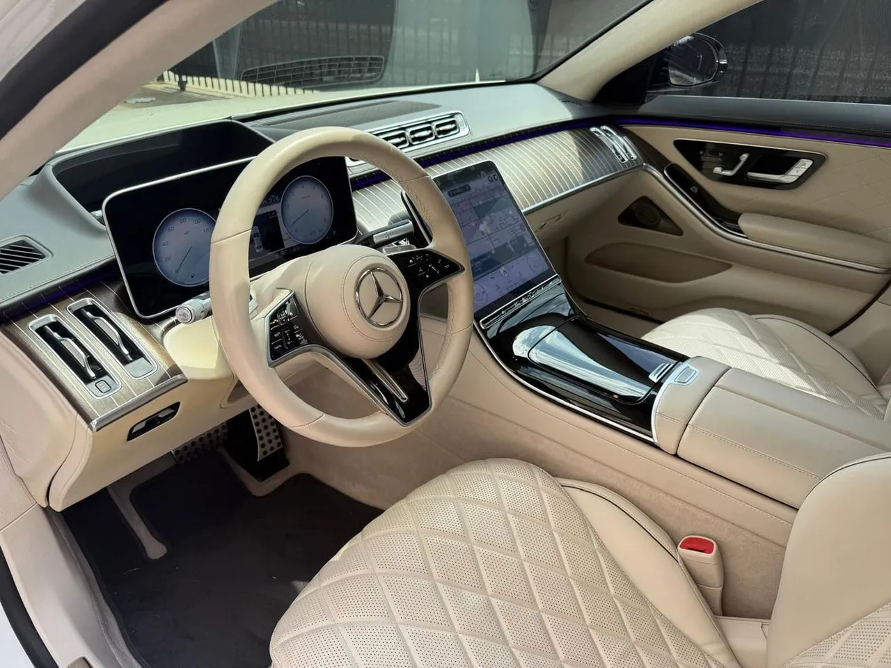 Mercedes S 580 finished in white, take 5 Mercedes S 580 finished in white, take 5