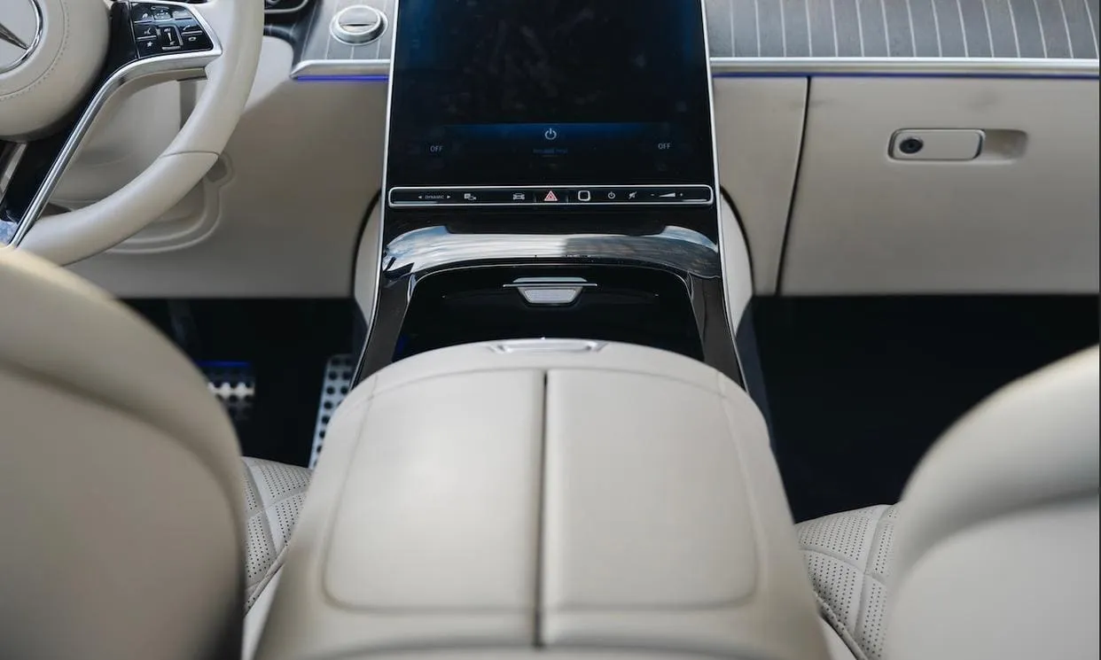Mercedes S 580 finished in white, take 7 Mercedes S 580 finished in white, take 7