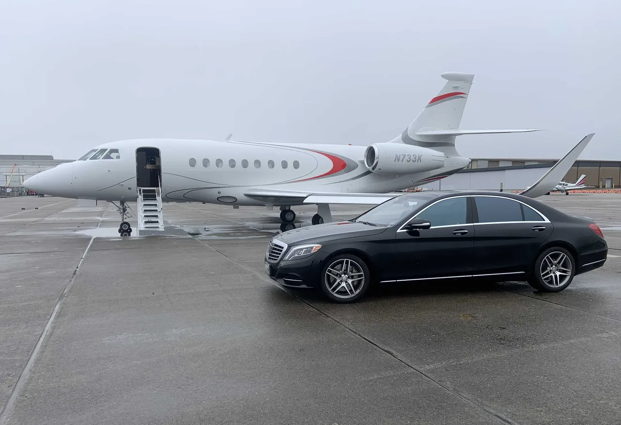 Black Mercedes-Benz S-Class exterior, photo 3 for wedding car rental in Capitol Planning Region, CT
