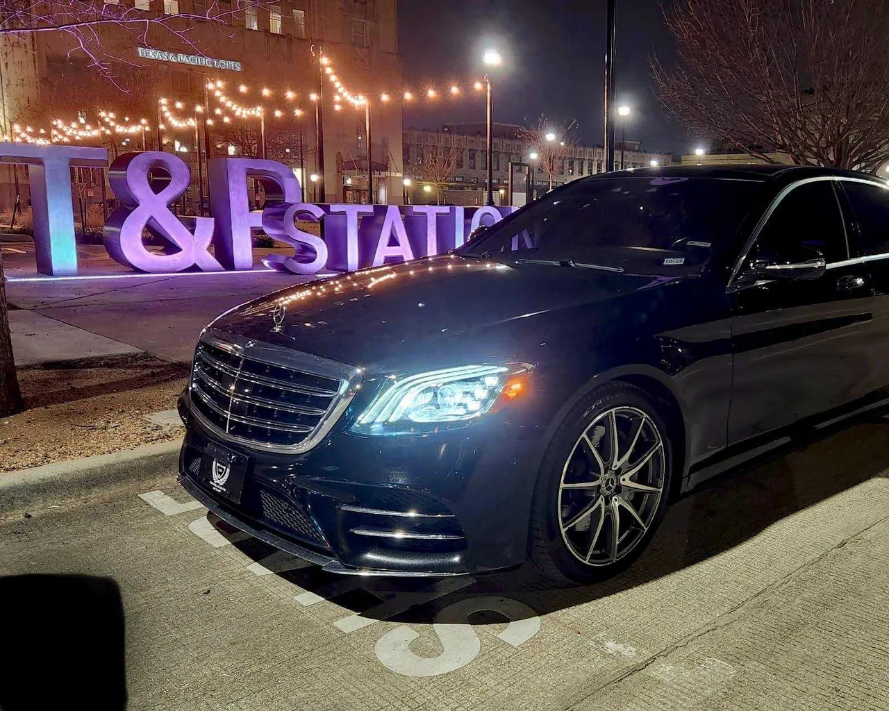 Mercedes-Benz S-Class Black Mercedes-Benz S-Class for wedding car rental