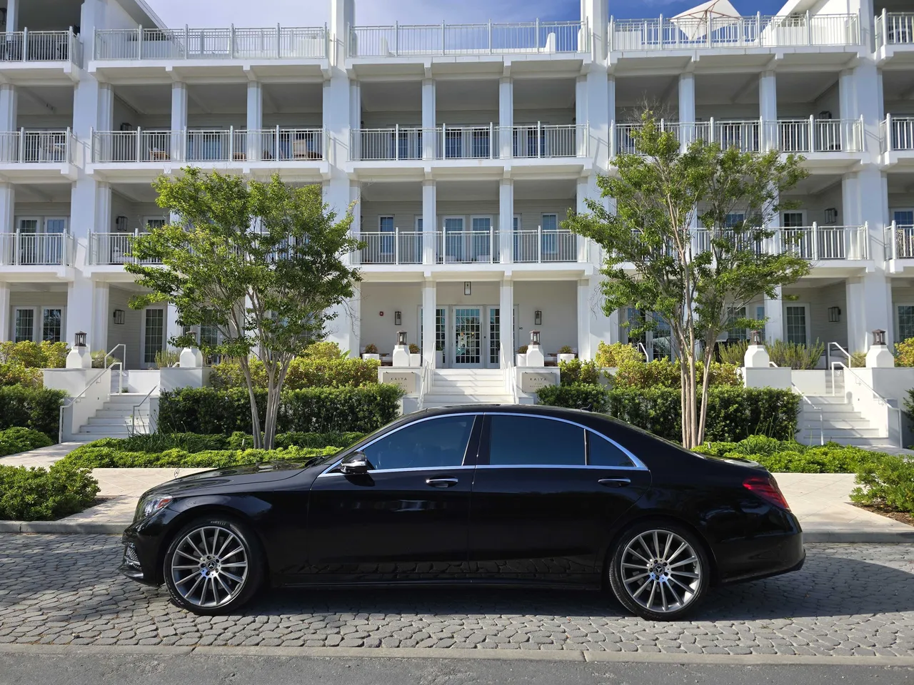 Black Mercedes-Benz S550 'Duchess' for wedding car rental