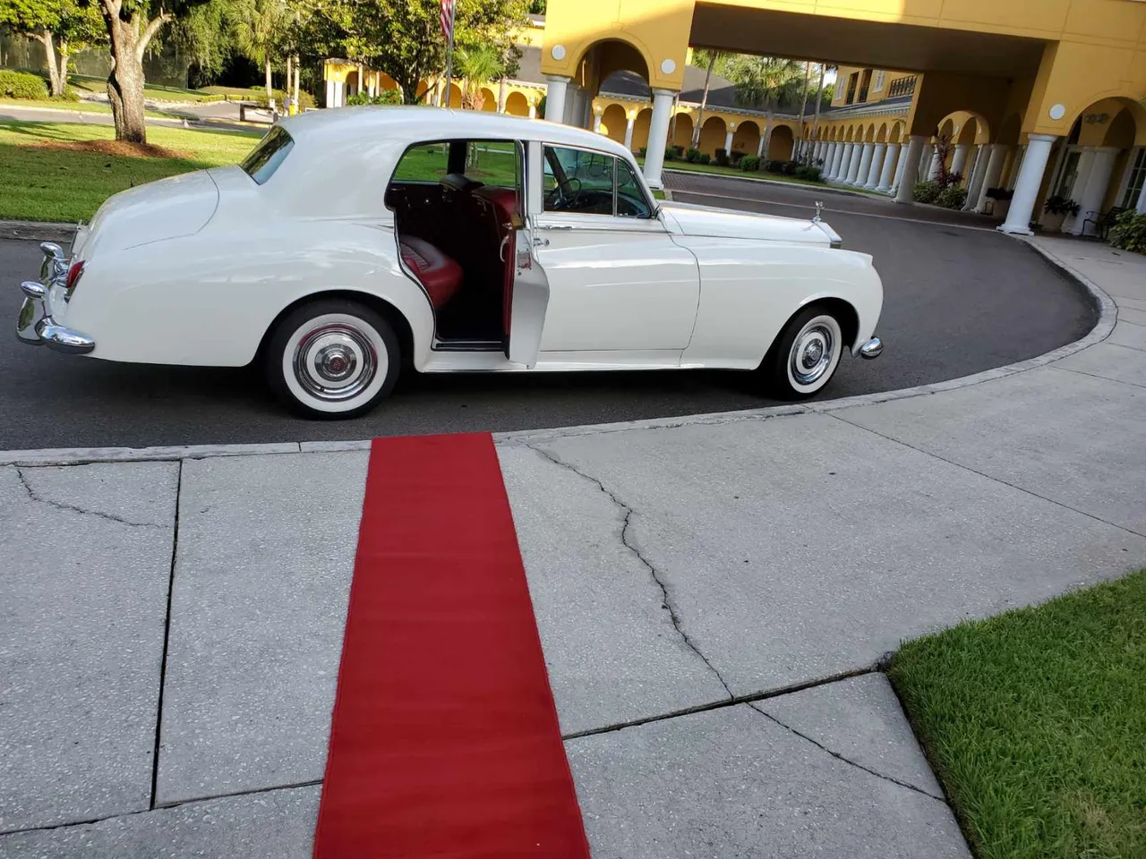 White Rolls Royce Cloud for wedding car rental White Rolls Royce Cloud for wedding car rental