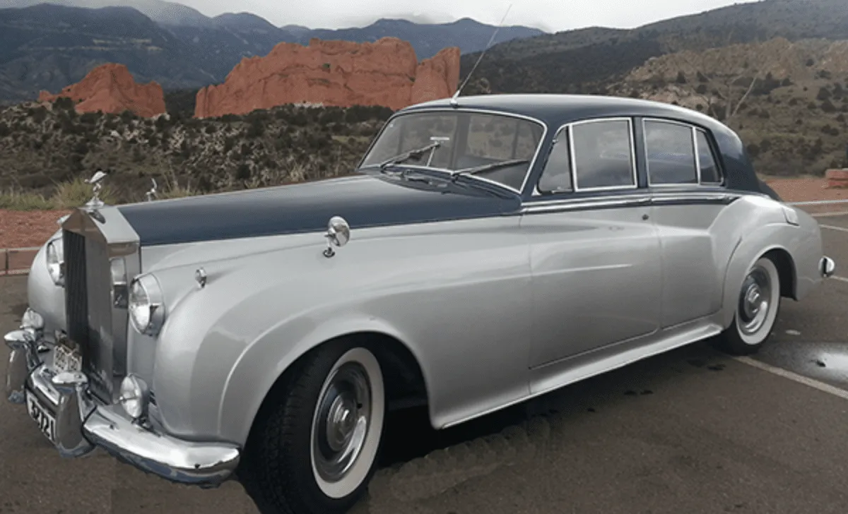 White Rolls Royce Cloud exterior, photo 2 for wedding car rental in Nebraska