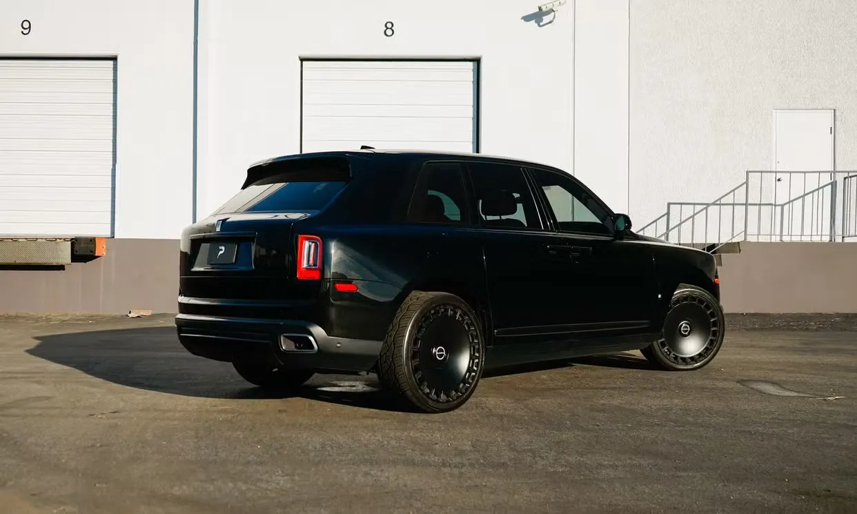 Rolls-Royce Cullinan, photo 3 for wedding car rental in Winnetka, CA