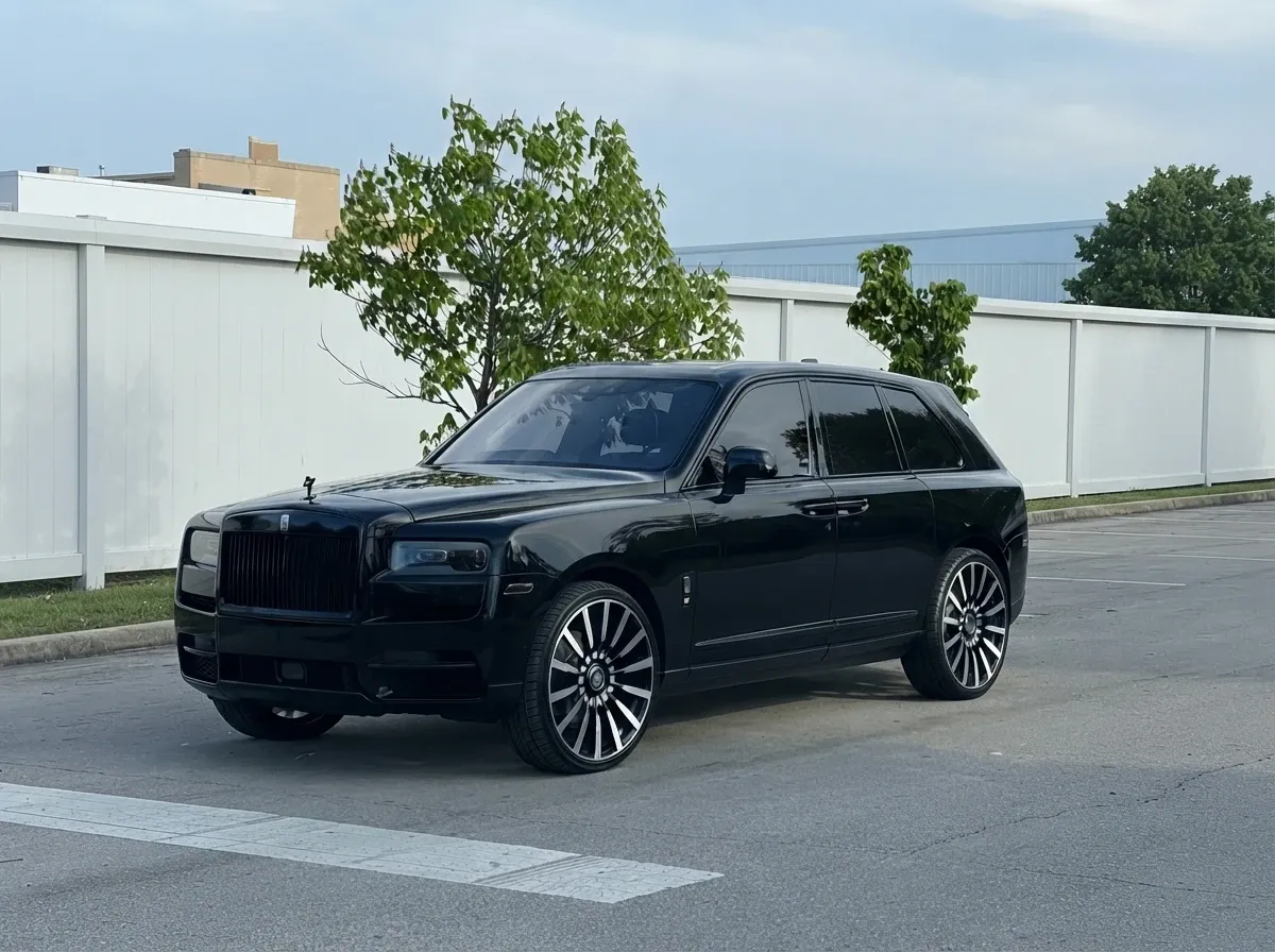 Rolls-Royce Cullinan finished in black, bookable now