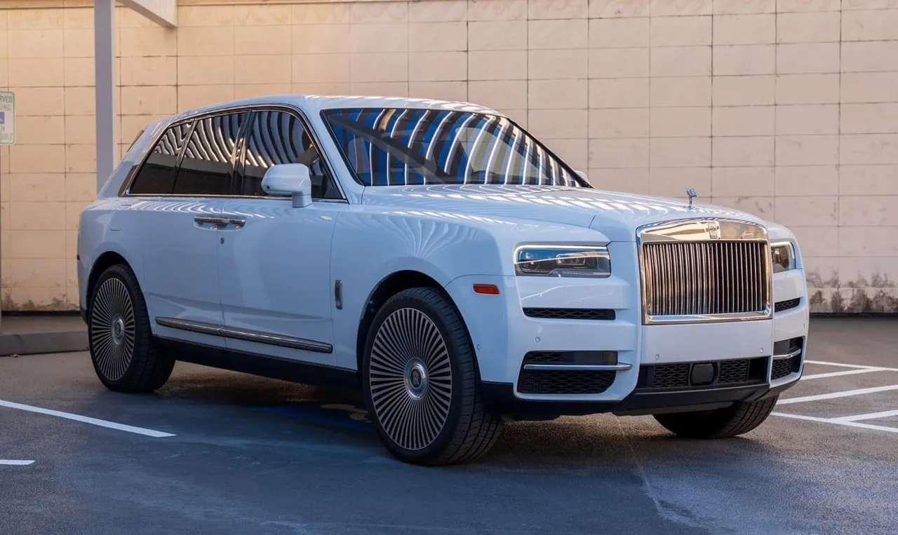 Rolls-Royce Cullinan finished in white, take 2