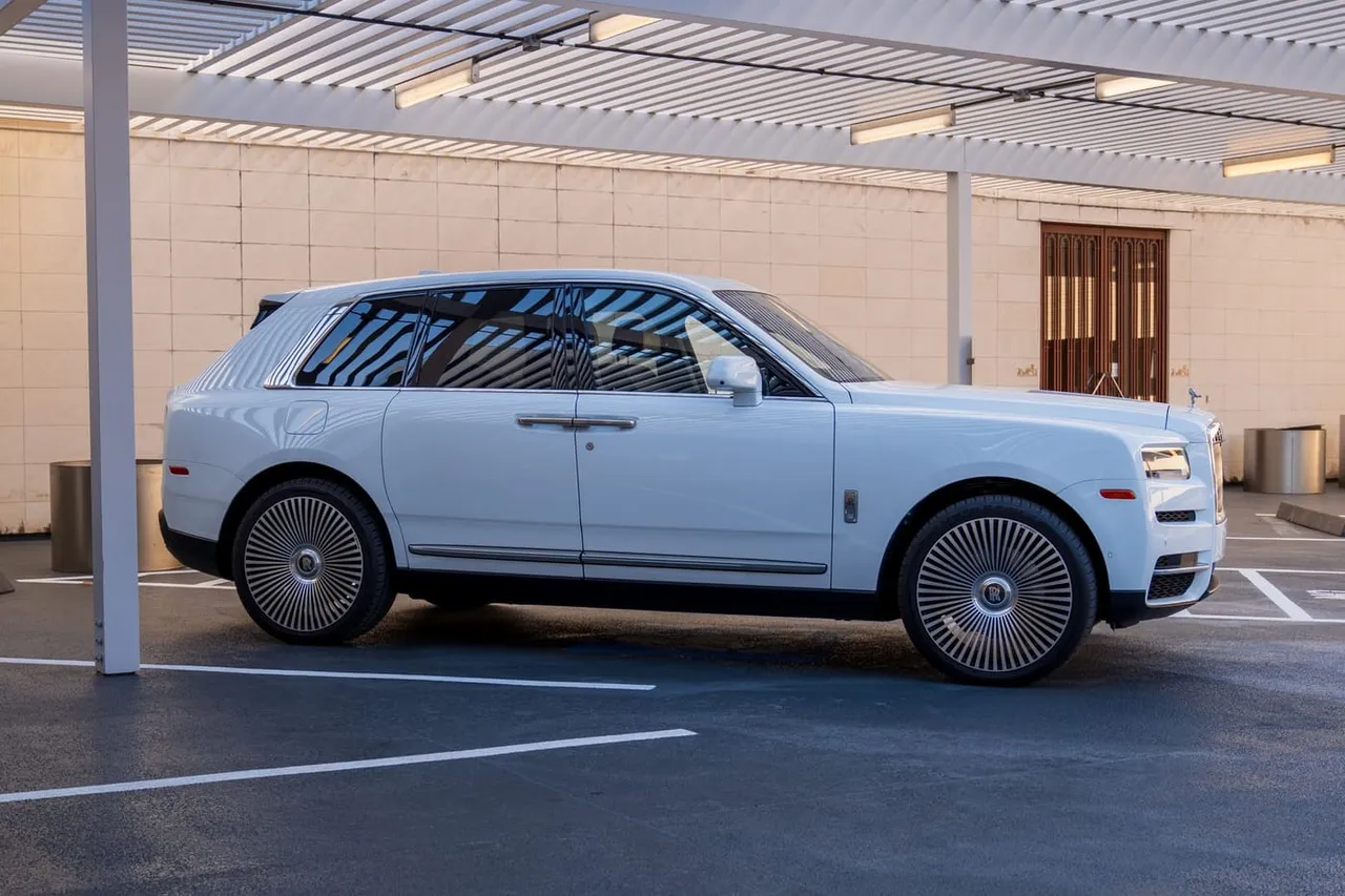 Rolls-Royce Cullinan finished in white, take 10