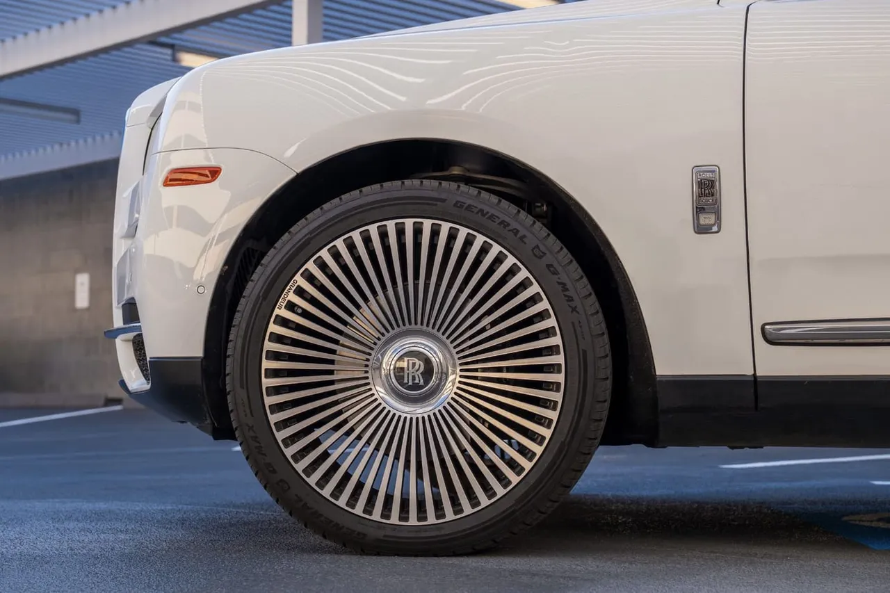 Rolls-Royce Cullinan finished in white, take 11