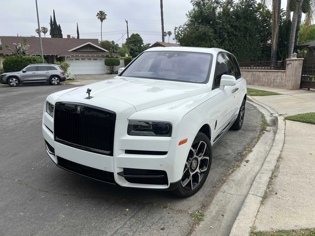 Rolls-Royce Cullinan White exterior for wedding car rental in Beverly Hills, CA Rolls-Royce Cullinan White exterior for wedding car rental in Beverly Hills, CA