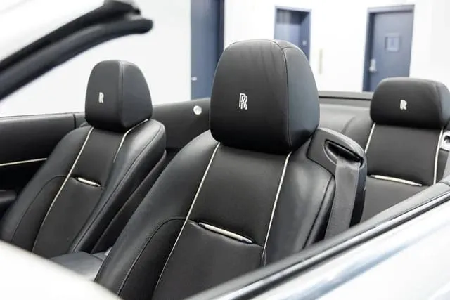 Rolls-Royce Dawn finished in silver, take 3