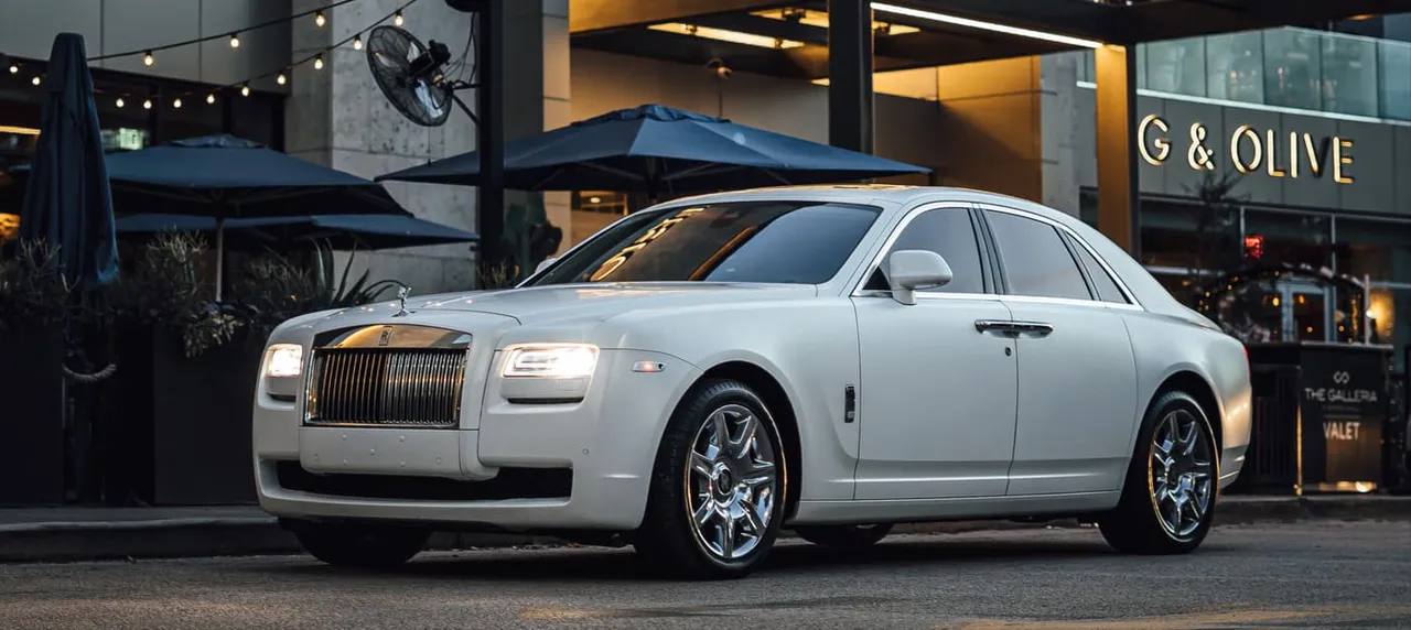 Rolls-Royce Ghost finished in white, take 4