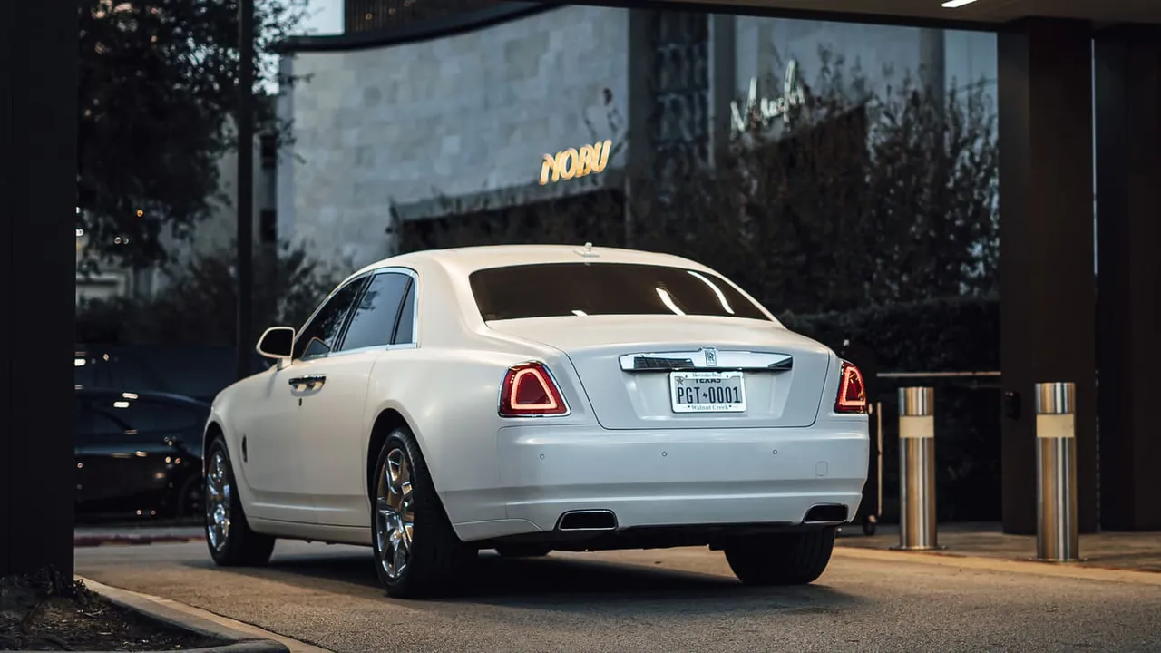 Rolls-Royce Ghost finished in white, take 5