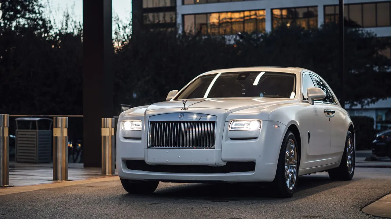 Rolls-Royce Ghost finished in white, take 7