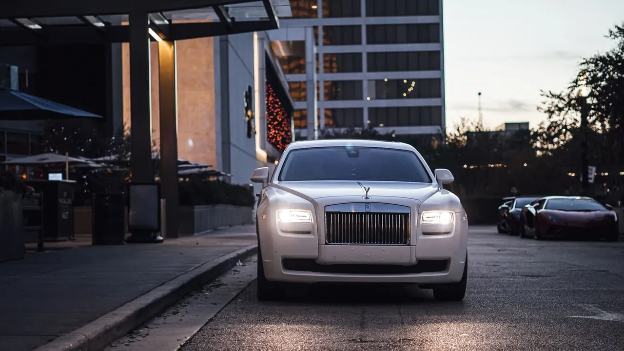 Rolls-Royce Ghost finished in white, take 6
