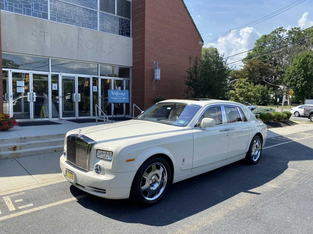 White Rolls Royce Phantom for wedding car rental in New York White Rolls Royce Phantom for wedding car rental in New York