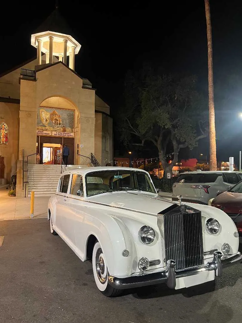 Rolls-Royce Silver Cloud white exterior, photo 2 for wedding car rental in Nevada