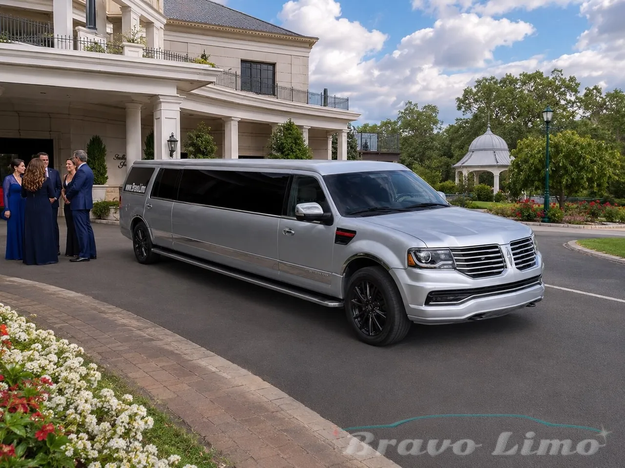 Silver Lincoln Navigator Limousine Silver Lincoln Navigator Limousine for wedding car rental