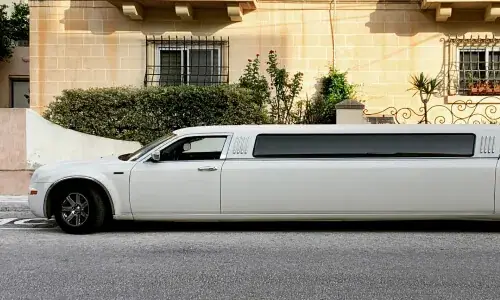 White Chrysler 300 stretch limousine — Photo Opportunities